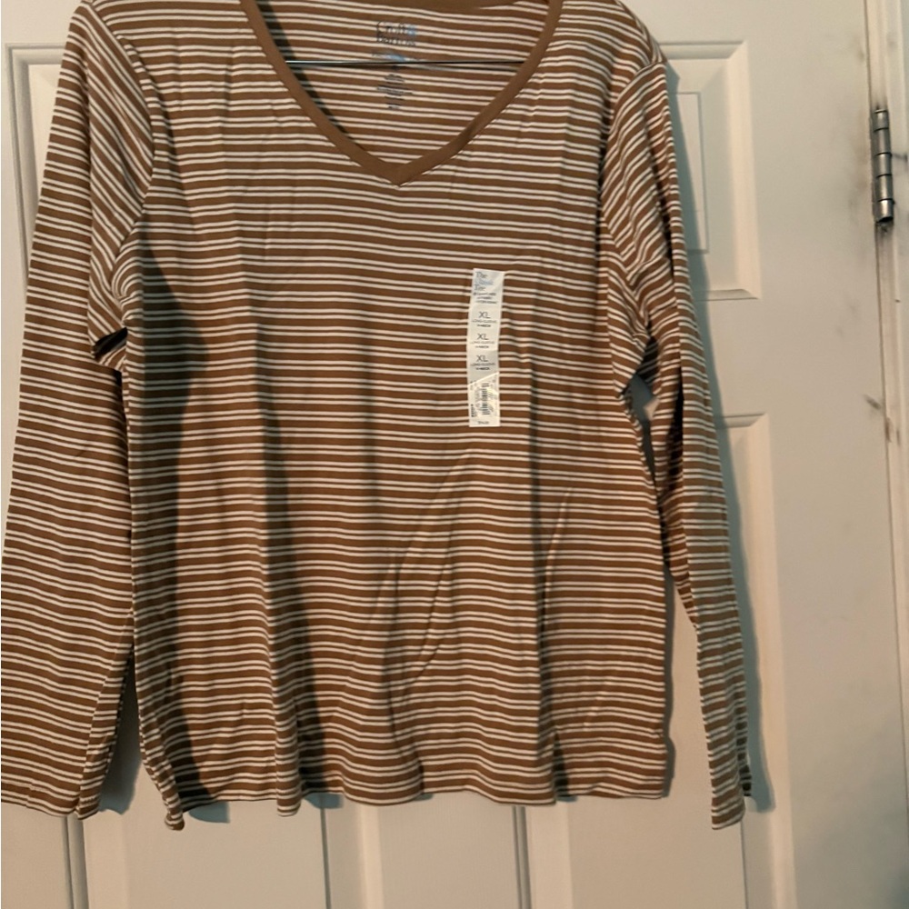 Croft & Barrow Brown and White V-Neck Long Sleeve Tee